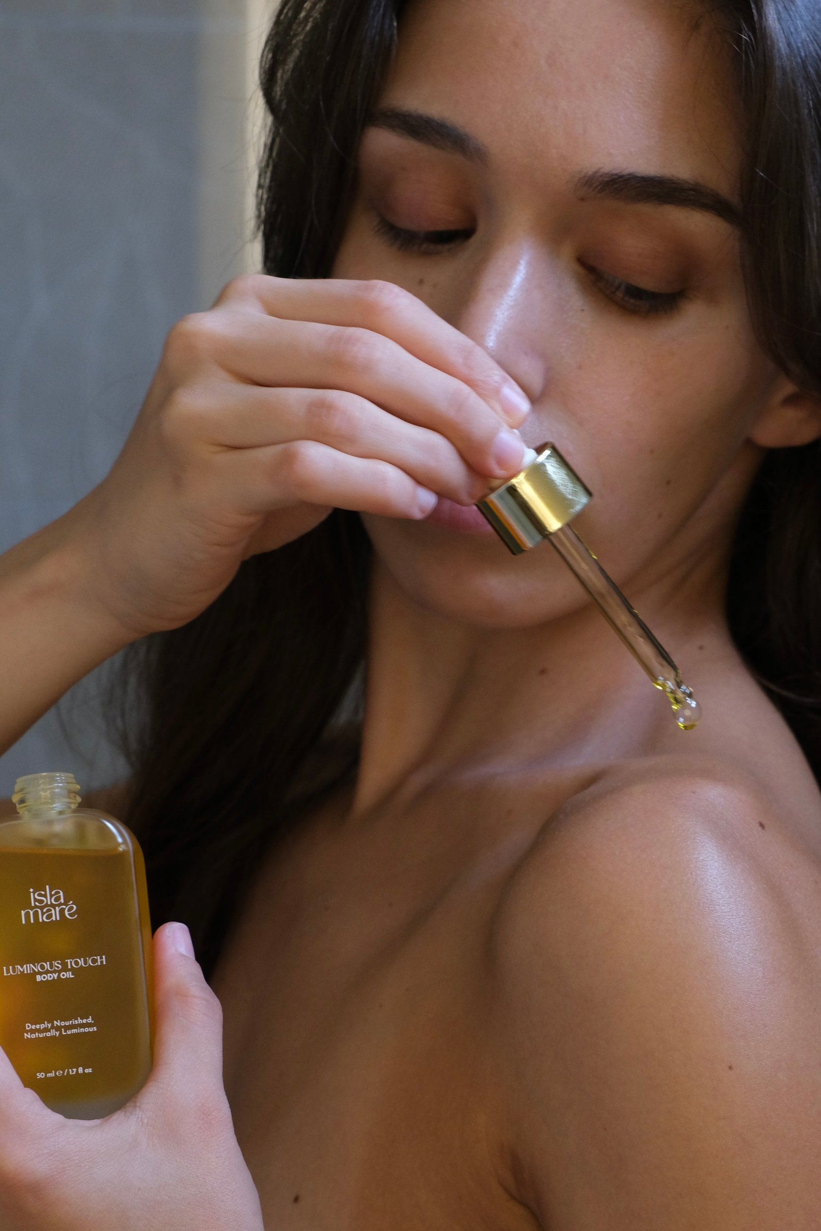 Why Body Oil and Scrub Combo is Essential for Glowing Skin in Autumn and Winter
